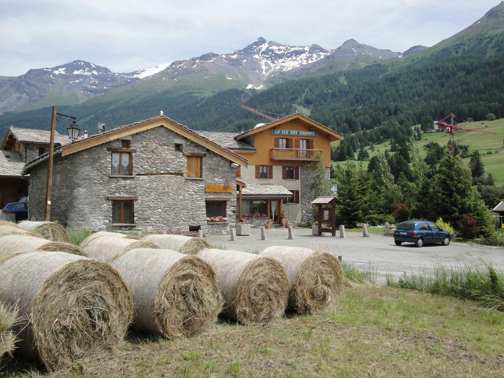 Hotel La Cle Des Champs Lanslebourg-Mont-Cenis Zimmer foto